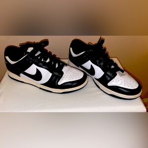 Nike Men's Black and White Sneakers